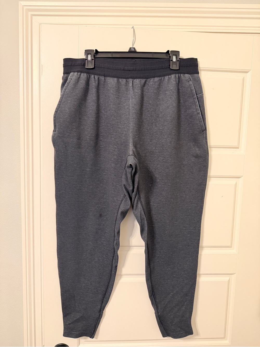 Nike Men's Dark Gray Jogger Sweatpants